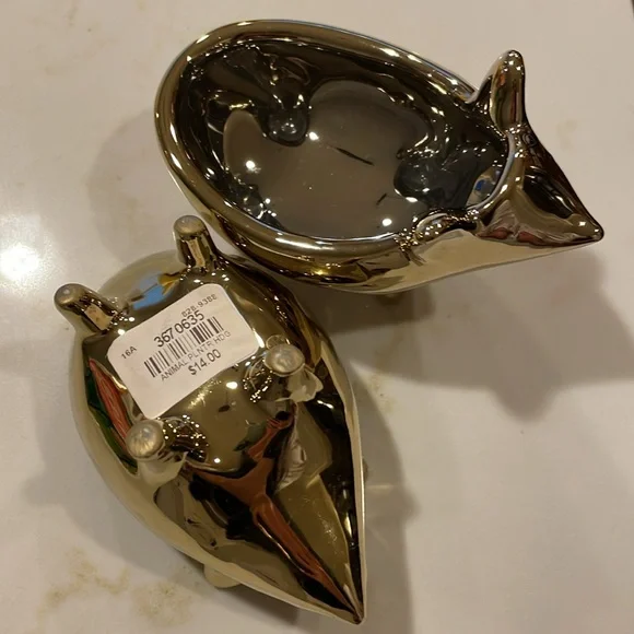 Two Gold Hedgehog Planters - Picture 2 of 4